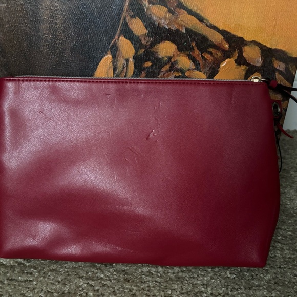 Victoria Secrets - Picture 1 of 5